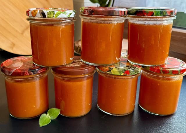 Aromatyczny sos do spaghetti z cukinii na zimę – łatwy przepis Aromatyczny sos do spaghetti z cukinii na zimę – łatwy przepis