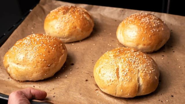 Jak zrobić bułki do hamburgerów – prosty przepis na idealne bułki