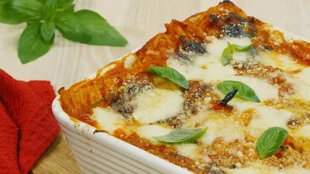 Pyszne zapiekane spaghetti - łatwy przepis na idealne danie obiadowe