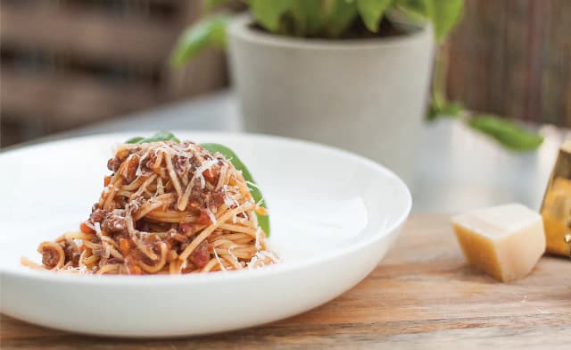 Tradycyjne włoskie spaghetti bolognese: sekrety autentycznego smaku