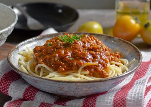 Pyszne spaghetti bolognese z kurczakiem, które zaskoczy Twoje podniebienie