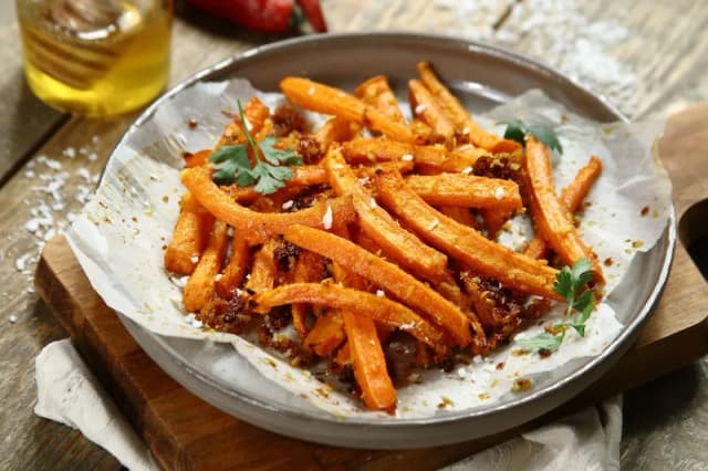 Jak zrobić chrupiące frytki z marchewki, które zachwycą smakiem