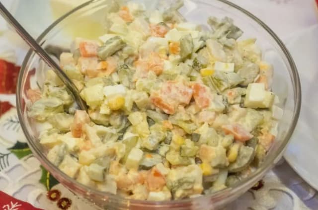 Jak zawekować sałatkę jarzynową bez utraty smaku i konsystencji Jak zawekować sałatkę jarzynową bez utraty smaku i konsystencji